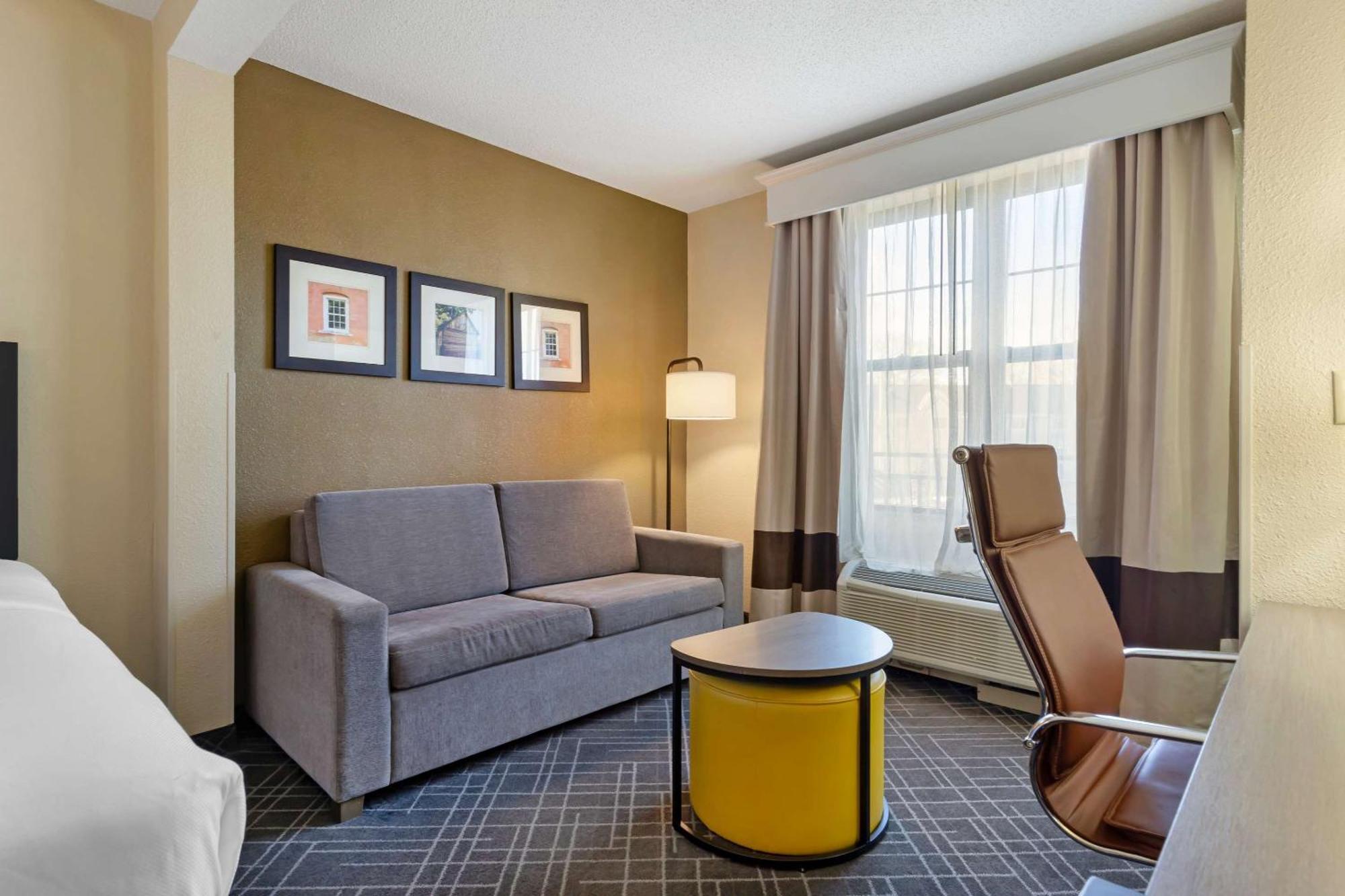 คอมฟอร์ต สวีท เฮนส์ มอลล์ Hotel วินสตัน-ซาเลม ภายนอก รูปภาพ